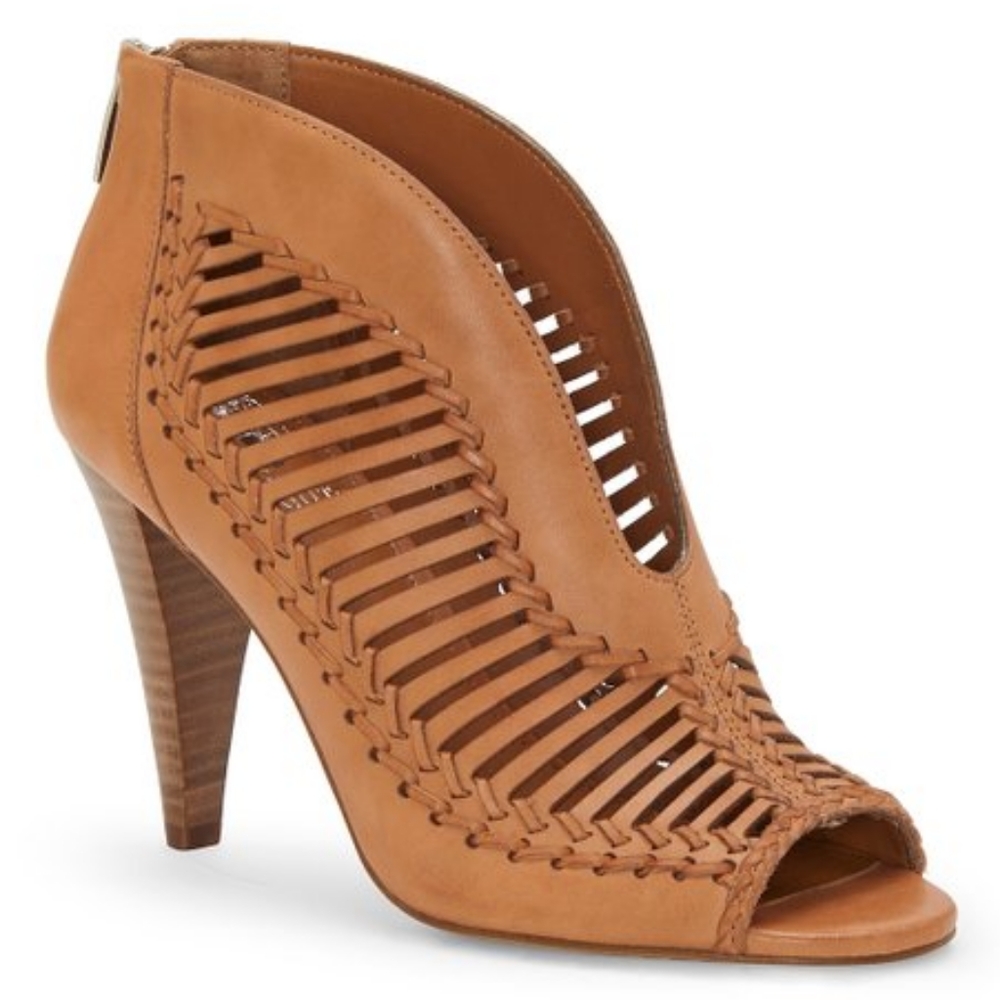 🆕️ Vince Camuto Brick Cutout Acha Leather Sandal